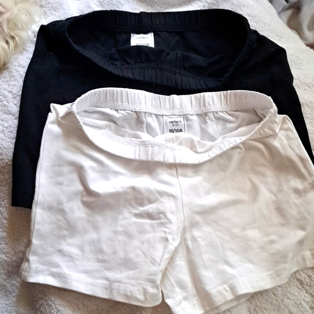Carters girls shorts 2pair size 10/10A. Black and White